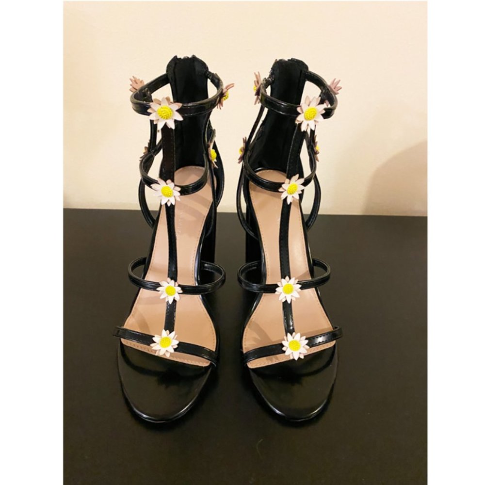 BCBGeneration Heels Black Shoes 6.5 - Picture 2 of 5